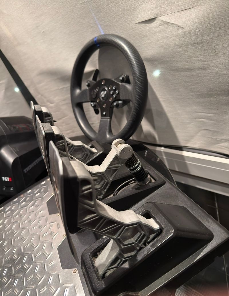 Thrustmaster T-GT II, pedales TLCM, y volante afbeelding 7