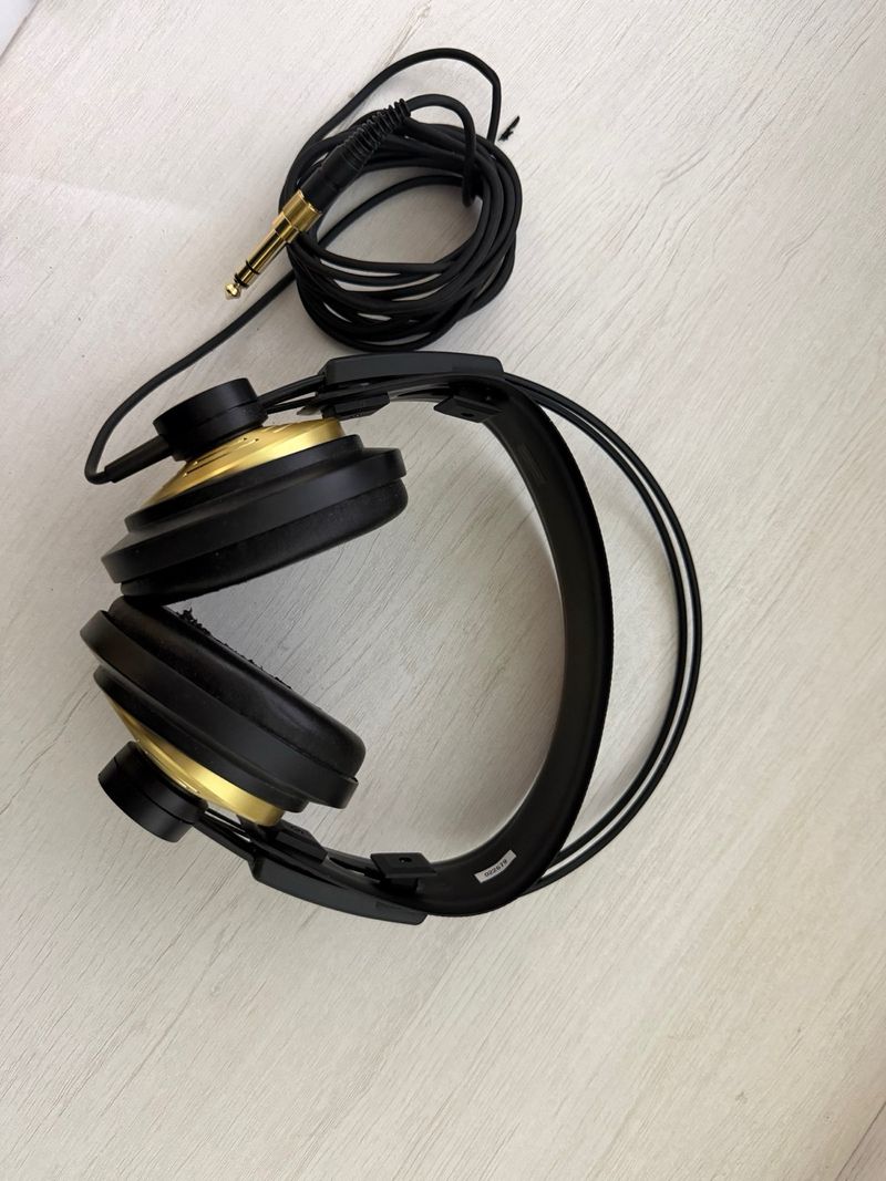 AKG k121 Studio Auriculares Semi-Abiertos afbeelding 2