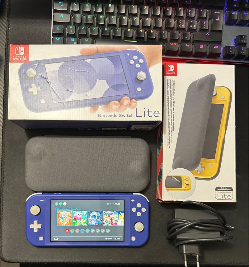 Nintendo Switch Lite + SD 512GB + accesorios
