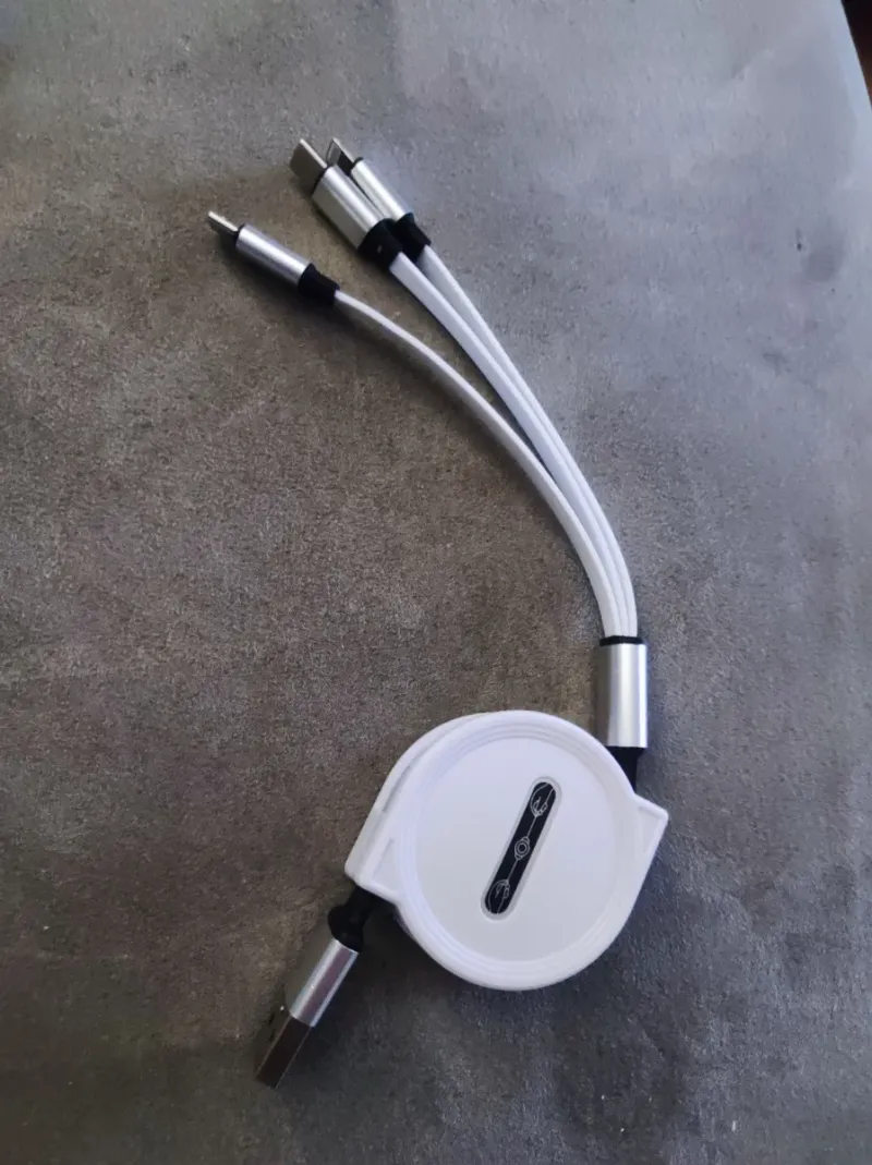 Cargador retráctil de 3 cables