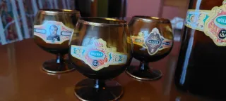 Botella Licor Vintage y 6 Copas Coñac