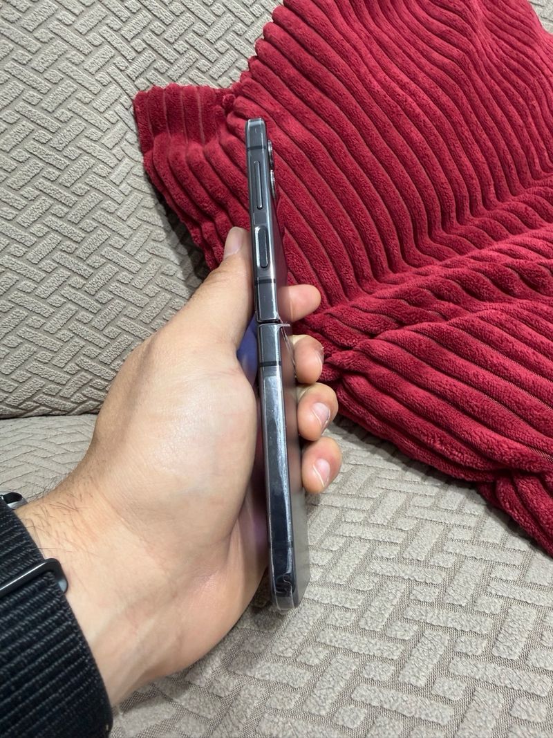 Samsung Z Flip 4 5G Negro Impecable afbeelding 2