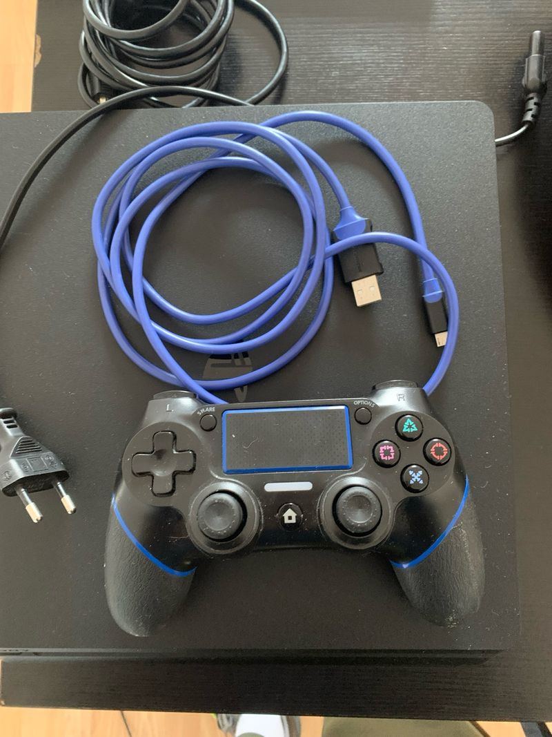 Consola Sony Playstation 4 Negra slim