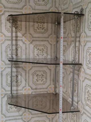 Estantería de cristal para esquina.
