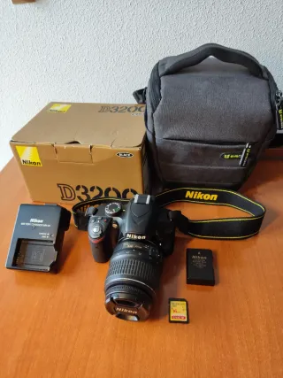 Cámara Nikon D3200 reflex + accesorios