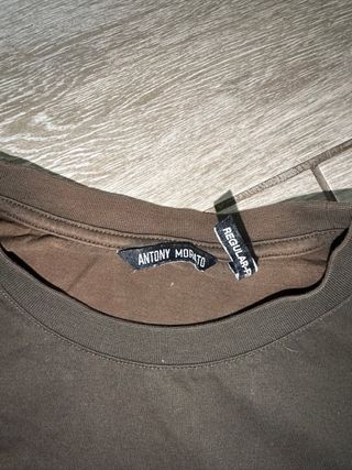 Camiseta verde militar con estampado de tigre