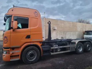 Camion con gancho multilift