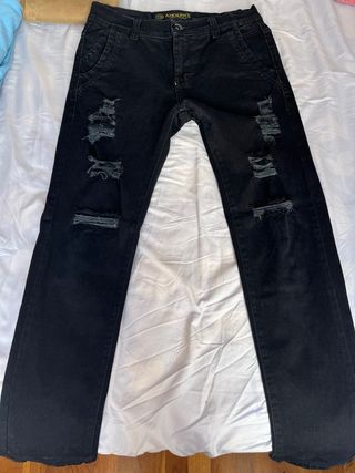 Pantalones ANDERS negros rotos (Precio Negociable)