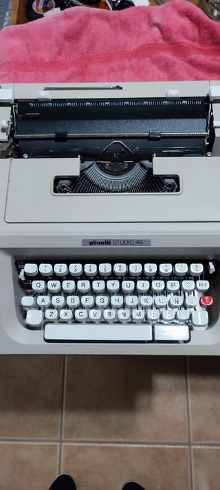 Máquina de escribir Olivetti Studio 46