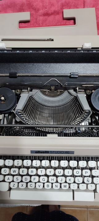 Máquina de escribir Olivetti Studio 46