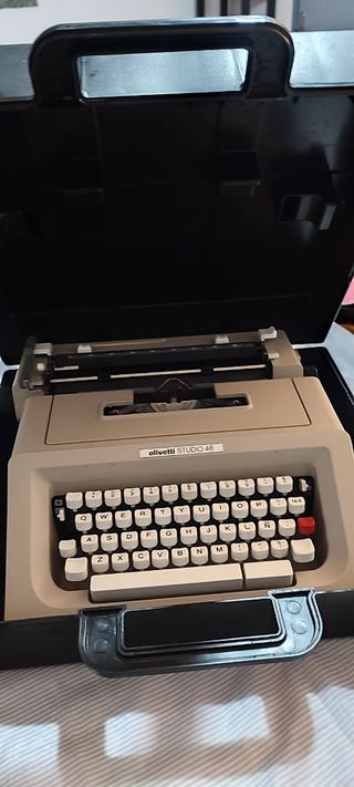 Máquina de escribir Olivetti Studio 46