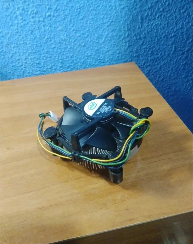Ventilador disipador Intel para CPU