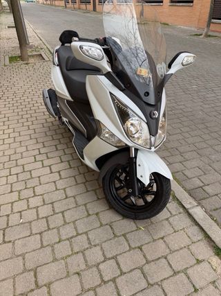 Sym Joymax 125 Maxi Scooter