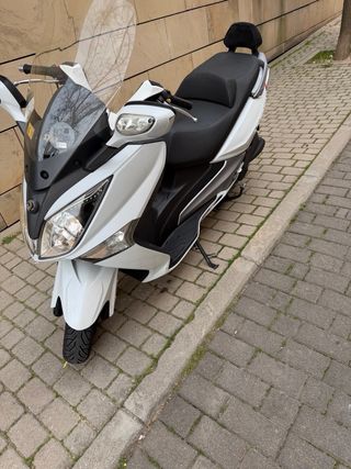 Sym Joymax 125 Maxi Scooter