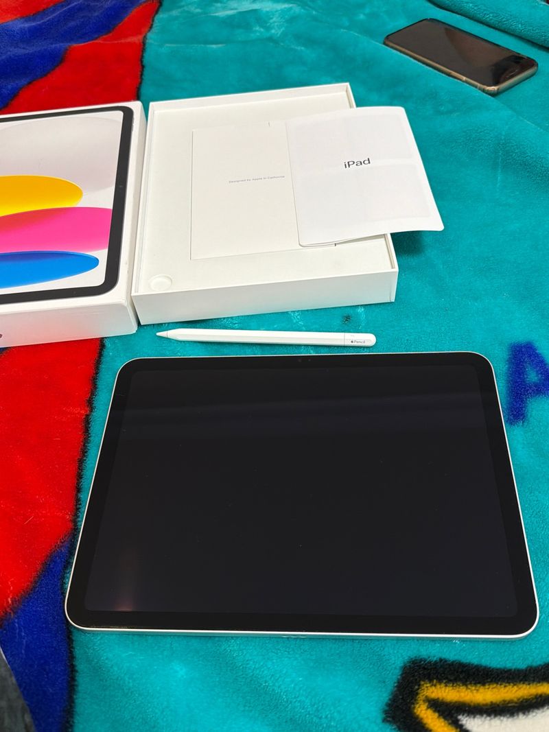 iPad a16 Plata Nuevo Sin Uso +apple pencil