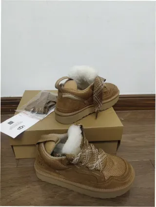 Stivali UGG Lowmell Taglia 38 Beige/Marrone