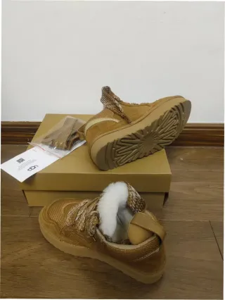 Stivali UGG Lowmell Taglia 38 Beige/Marrone