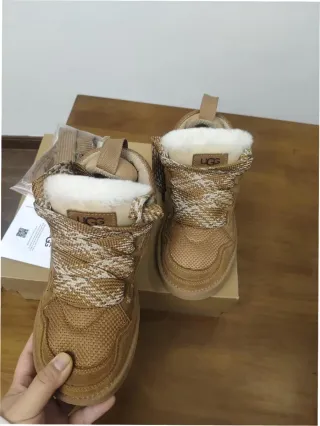 Stivali UGG Lowmell Taglia 38 Beige/Marrone