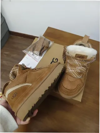 Stivali UGG Lowmell Taglia 38 Beige/Marrone