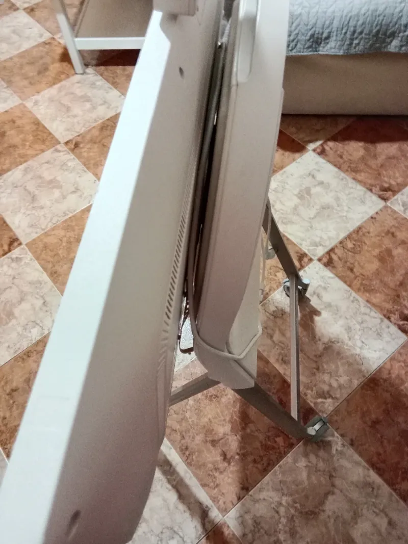 TV LG con ruedas funciona pero tiene pantalla Rota afbeelding 6