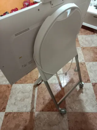 TV LG con ruedas funciona pero tiene pantalla Rota