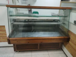 Vitrina expositora madera y cristal