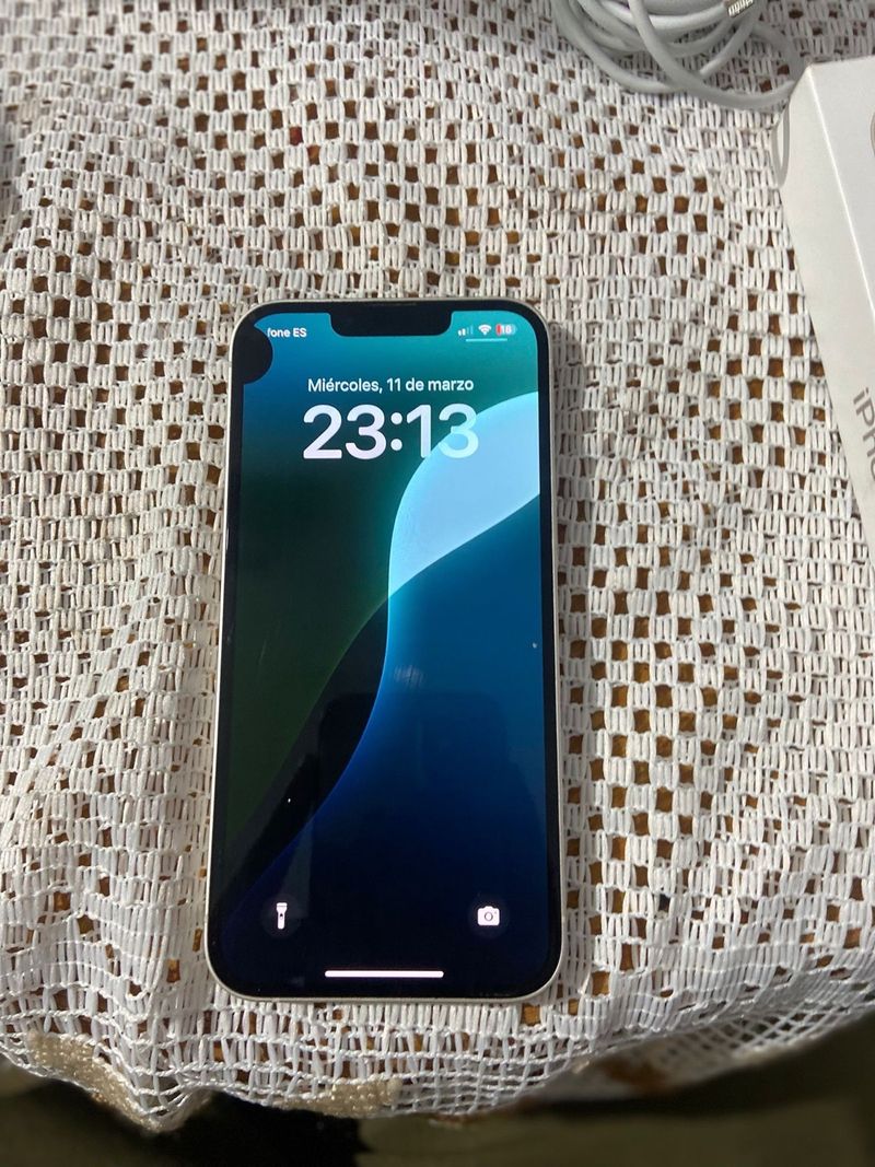 iPhone 13 Apple