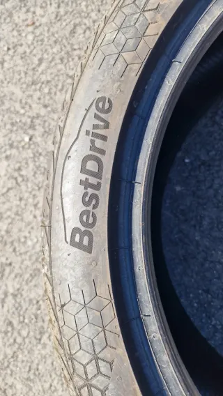 Neumáticos 245/40/18