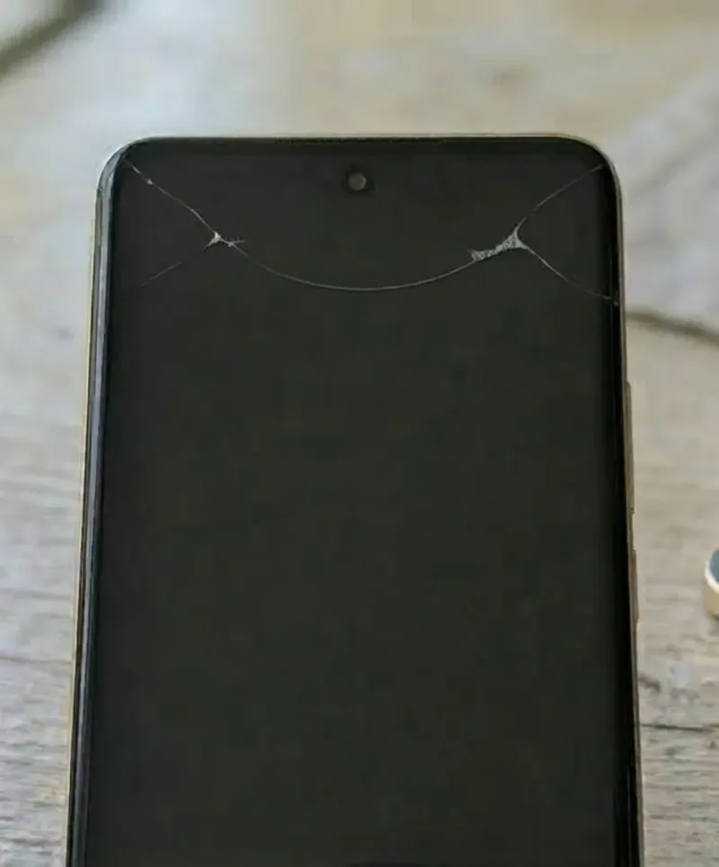 Realme 12+ 5G Pantalla y Cámara Rajada,