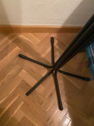 Perchero de pie negro