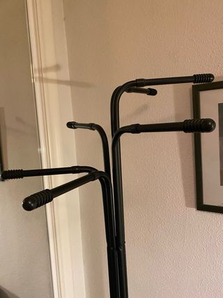 Perchero de pie negro