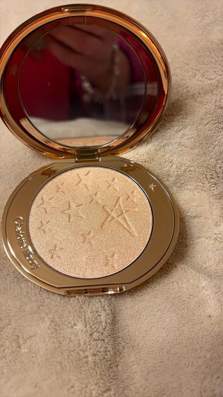 Charlotte Tilbury Iluminador Dorado Estrellas