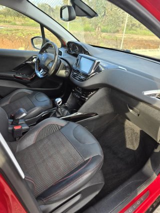 PEUGEOT 2008 GT Line 1.6 BlueHDi SS