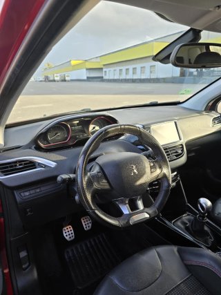 PEUGEOT 2008 GT Line 1.6 BlueHDi SS