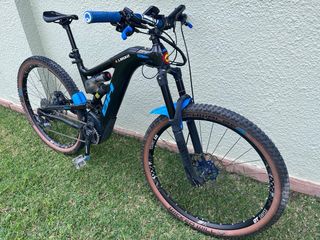 Bicicleta Eléctrica BH Atom x carbon lynx 6 pro