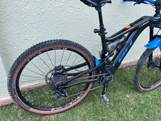 Bicicleta Eléctrica BH Atom x carbon lynx 6 pro