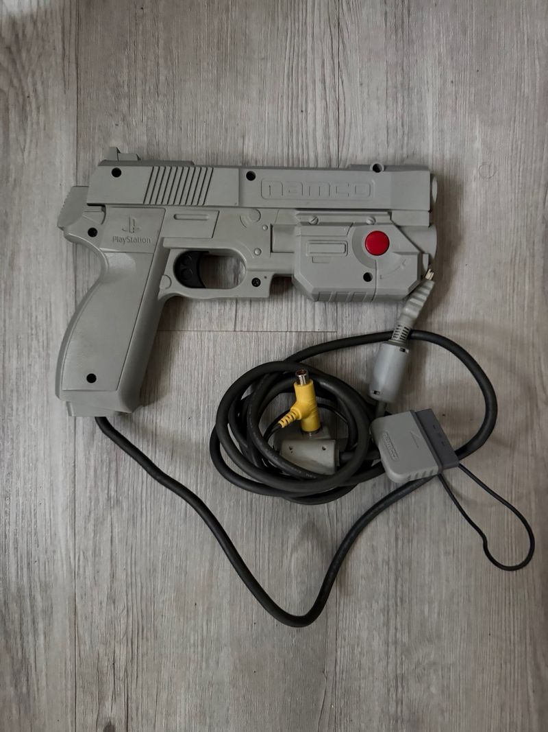 Point Blank 2 PS1 + Pistola G-Con afbeelding 2