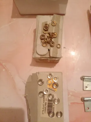 Ojalillos de hierro niquelado