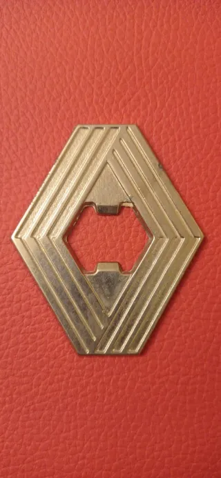 Abrebotellas vintage logotipo Renault.