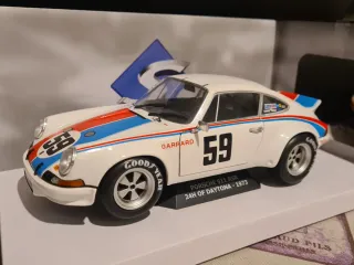 Porsche 911 RSR Daytona 1:18 Solido