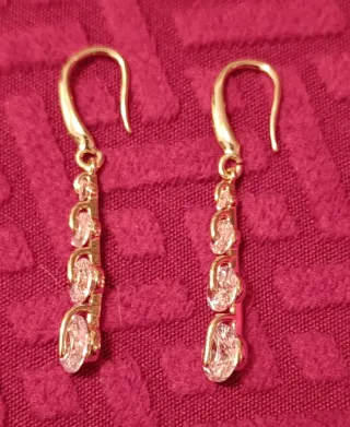 Pendientes dorados con circonitas