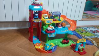 Garaje de Juguete VTech con vehículos