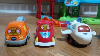 Garaje de Juguete VTech con vehículos