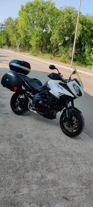Triumph Tiger 1050 Sport Blanca y Negra