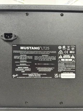 Amplificador Fender Mustang LT25 bajo y guitarra