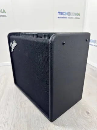 Amplificador Fender Mustang LT25 bajo y guitarra