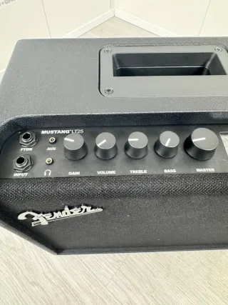 Amplificador Fender Mustang LT25 bajo y guitarra