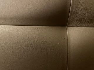 Cabecero de cama dorado capitoné