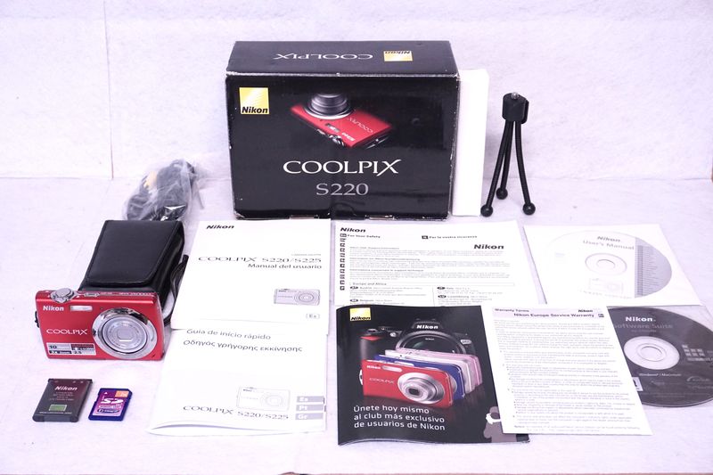 Cámara Digital Nikon COOLPIX S220 Roja + Caja