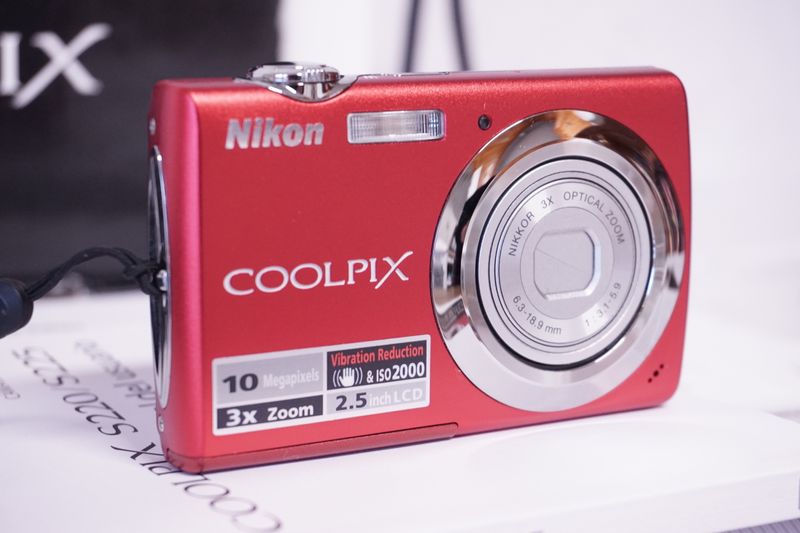 Cámara Digital Nikon COOLPIX S220 Roja + Caja afbeelding 5